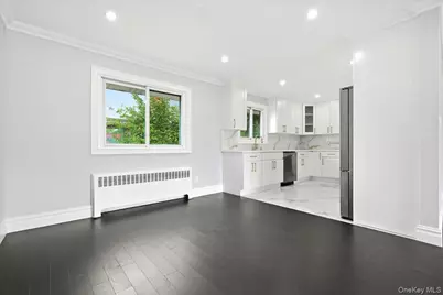 90 Grohmans Lane, Plainview, NY 11803 - Photo 6
