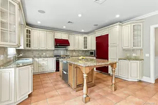 28 Spruce St, Selden, NY 11784 - Photo 10