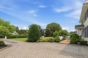 28 Spruce St, Selden, NY 11784 - Photo 4