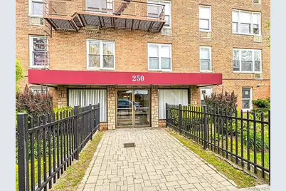 250 N Broadway #PHD, Yonkers, NY 10701 - Photo 4