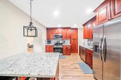 688 Hawkins Road E, Coram, NY 11727 - Photo 6