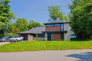 5 Market Ln, Great Neck, NY 11020 - Photo 2