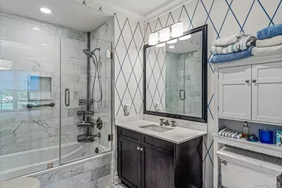 6000 Royal Court #6006, North Hills, NY 11040 - Photo 18