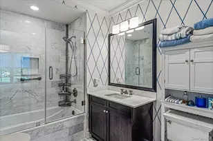 6000 Royal Ct, North Hills, NY 11040 - Photo 18