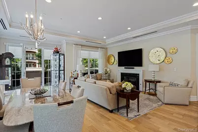 6000 Royal Court #6006, North Hills, NY 11040 - Photo 6