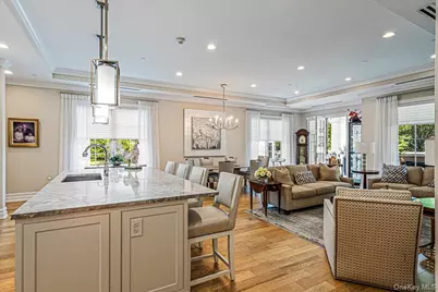 6000 Royal Court #6006, North Hills, NY 11040 - Photo 8