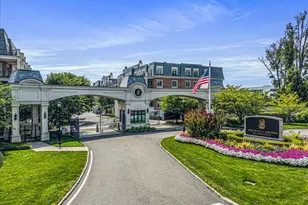 6000 Royal Ct, North Hills, NY 11040 - Photo 2