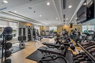 6000 Royal Ct, North Hills, NY 11040 - Photo 30