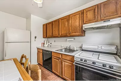 220-15 75th Avenue #86A2, Oakland Gardens, NY 11364 - Photo 6