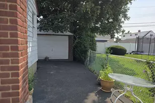 147 Miller Rd, Hicksville, NY 11801 - Photo 16