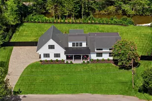 16 Twin River Dr, Oakdale, NY 11769 - Photo 2