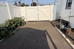 1800 Newbridge Rd, North Bellmore, NY 11710 - Photo 18