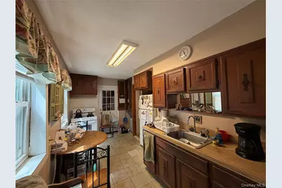 164 S Evergreen Drive, Selden, NY 11784 - Photo 6