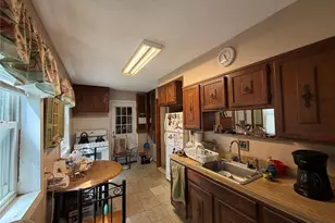 164 S Evergreen Dr, Selden, NY 11784 - Photo 6