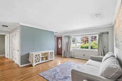 42 Lexington Avenue, West Babylon, NY 11704 - Photo 8