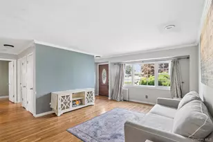42 Lexington Ave, West Babylon, NY 11704 - Photo 8