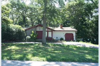 6 Loretta Court, Coram, NY 11727 - Photo 2