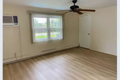 11 April Lane, Hicksville, NY 11801 - Photo 2