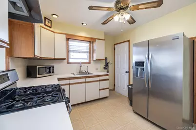 837 Edward Street, Baldwin, NY 11510 - Photo 22