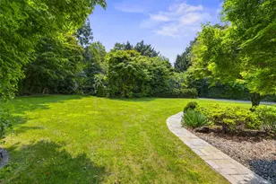 22 Penn Dr, Dix Hills, NY 11746 - Photo 46