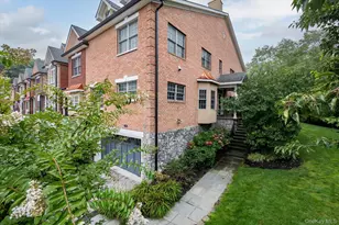 9 The Preserve, Woodbury, NY 11797 - Photo 2