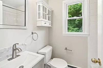 25 Greenvale Circle, White Plains, NY 10607 - Photo 16
