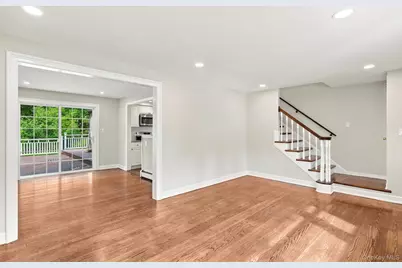 25 Greenvale Circle, White Plains, NY 10607 - Photo 4
