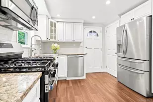 25 Greenvale Cir, White Plains, NY 10607 - Photo 8