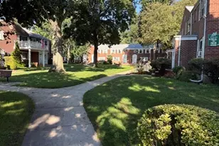 260-55 Langston Ave, Glen Oaks, NY 11004 - Photo 4
