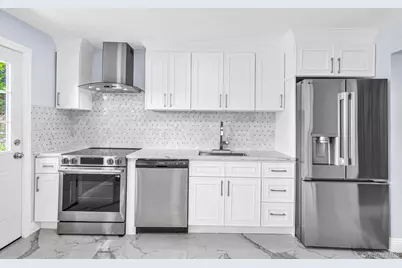 556 S Bayview Avenue, Freeport, NY 11520 - Photo 4