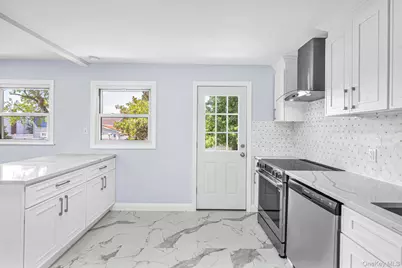 556 S Bayview Avenue, Freeport, NY 11520 - Photo 6