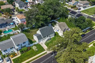 556 S Bayview Ave, Freeport, NY 11520 - Photo 28