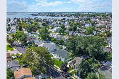 556 S Bayview Avenue, Freeport, NY 11520 - Photo 26