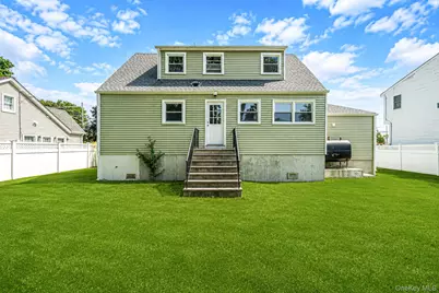 556 S Bayview Avenue, Freeport, NY 11520 - Photo 20