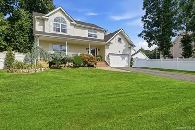 1536 Winganhauppauge Road, Islip, NY 11751 - Photo 2