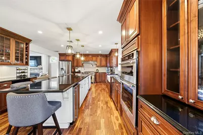 1536 Winganhauppauge Road, Islip, NY 11751 - Photo 6