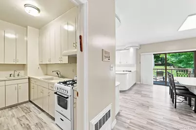306 S Grandview Avenue, Monsey, NY 10952 - Photo 16