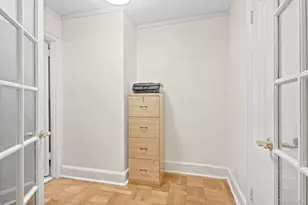 910 Stuart Ave, Mamaroneck, NY 10543 - Photo 18