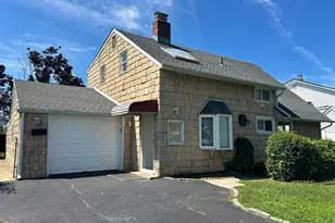 14 Cinder Ln, Hicksville, NY 11801 - Photo 2