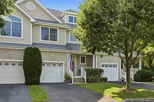 2 Emilys Way, East Setauket, NY 11733 - Photo 2