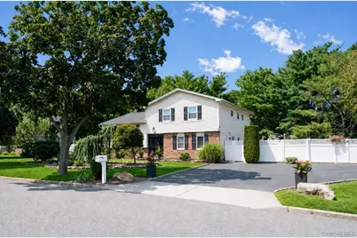 3 Humming Lane, Coram, NY 11727 - Photo 2