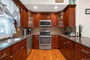 3 Humming Ln, Coram, NY 11727 - Photo 8