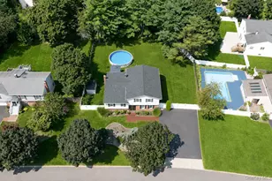 3 Humming Ln, Coram, NY 11727 - Photo 4