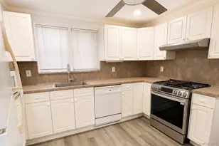 4 Brown St, West Babylon, NY 11704 - Photo 10