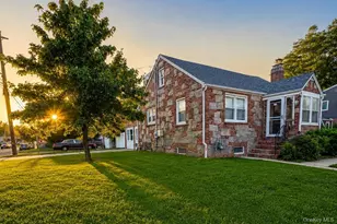 4 Brown St, West Babylon, NY 11704 - Photo 2