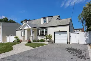 269 N Suffolk Ave, Massapequa, NY 11758 - Photo 32