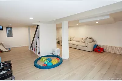 269 N Suffolk Avenue, Massapequa, NY 11758 - Photo 24