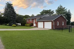 123 Lester Dr, Tappan, NY 10983 - Photo 2