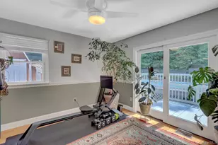 26 Greenlawn Rd, Sound Beach, NY 11789 - Photo 16