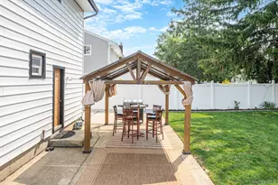 95 Colonial Dr, Massapequa, NY 11758 - Photo 38